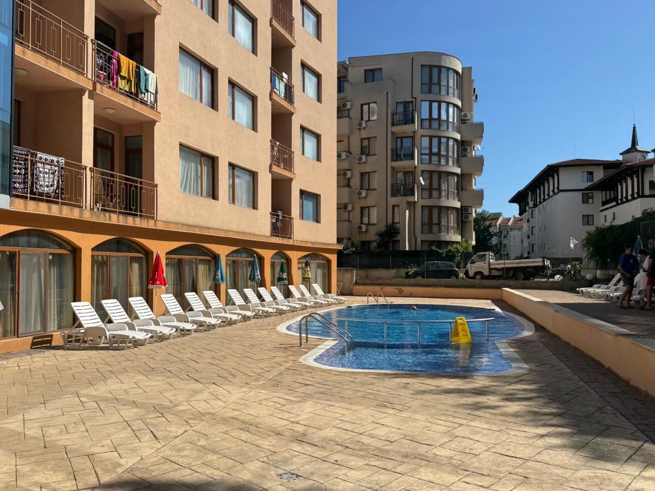 Apartmán s jednou ložnicí a výhledem na bazén – pouze 300 m od moře v Sunny Beach
