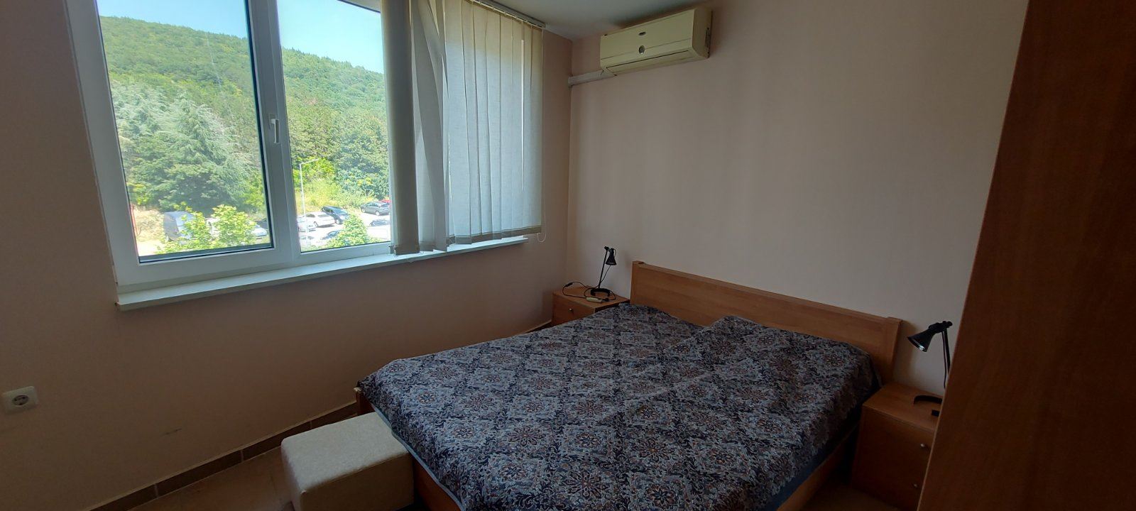 Prostorný apartmán se dvěma ložnicemi a výhledem na moře v první linii u moře – připraven k nastěhování