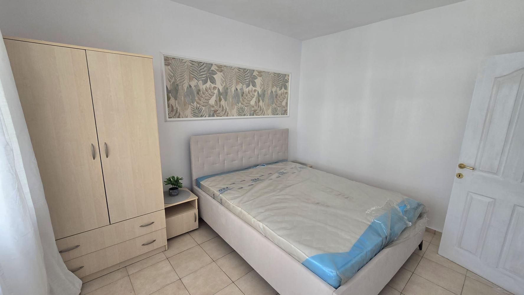 Apartmán se dvěma ložnicemi, jižní orientací a výhledem na bazén v Slunečném pobřeží