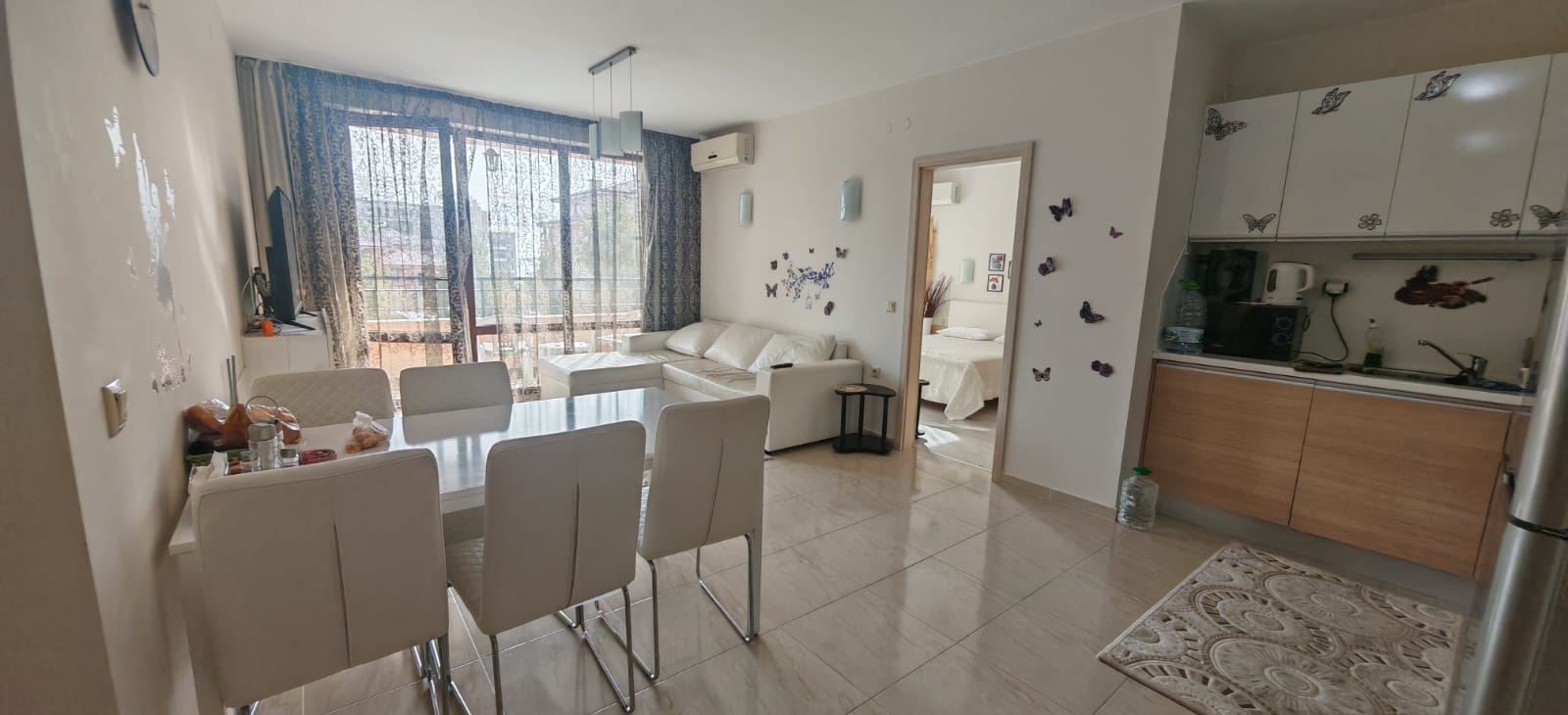 Apartmán se dvěma ložnicemi, výhledem na bazény a částečným výhledem na moře, 200 metrů od pláže ve Sveti Vlas