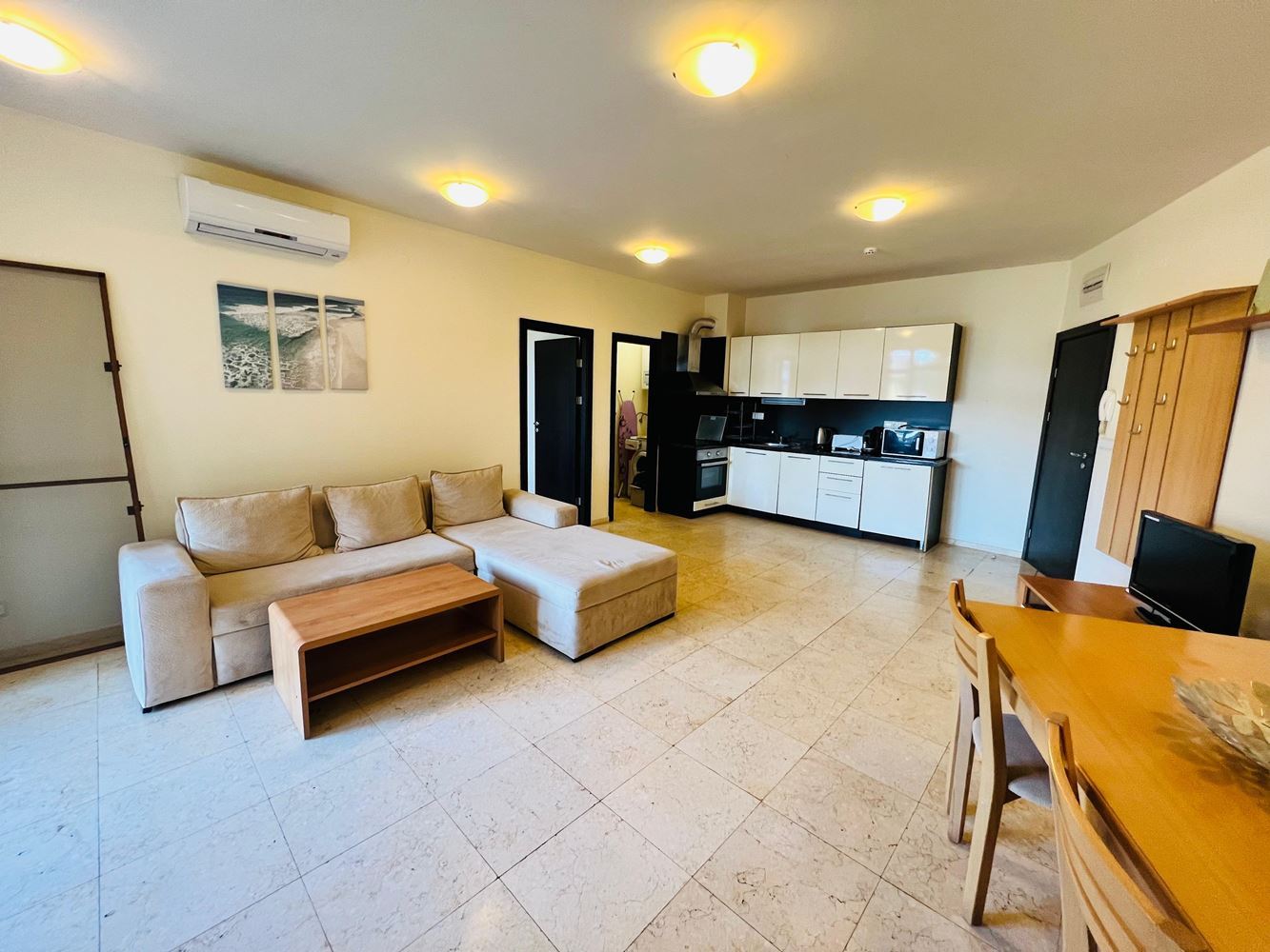 Prostorný apartmán se dvěma ložnicemi a výhledem na moře v luxusním komplexu na první linii ve Sveti Vlas