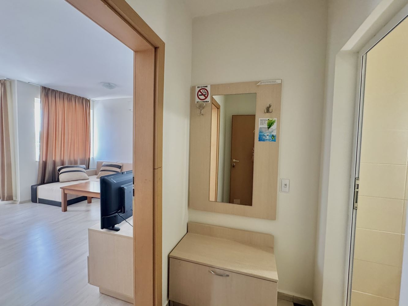 Prostorné studio s velkou panoramatickou terasou na Slunečném pobřeží – vynikající lokalita a nízký poplatek za údržbu
