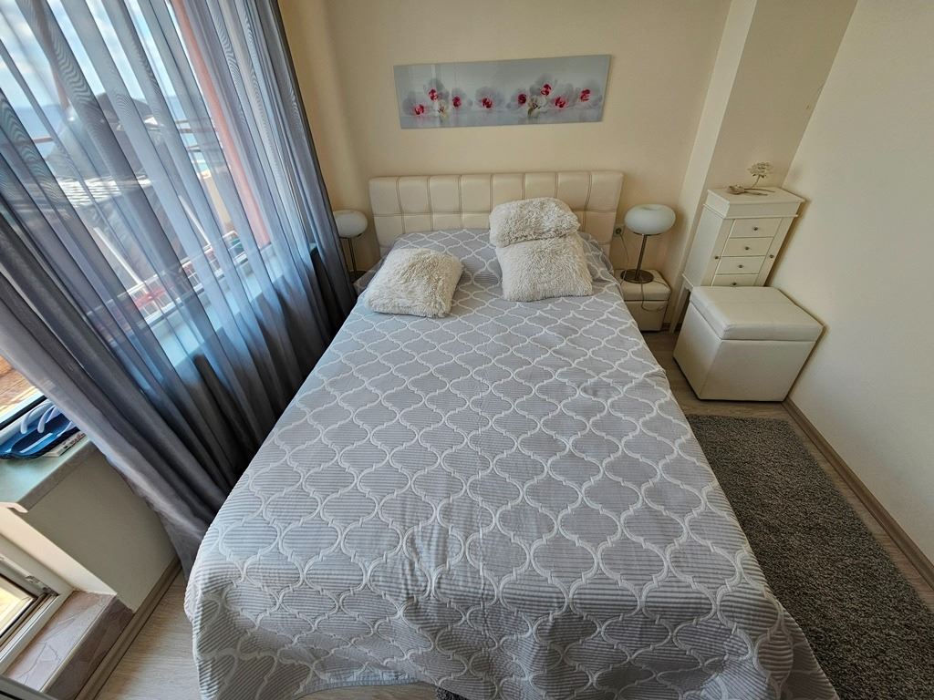 Luxusní panoramatický apartmán na první linii u moře se dvěma ložnicemi a obrovskou terasou