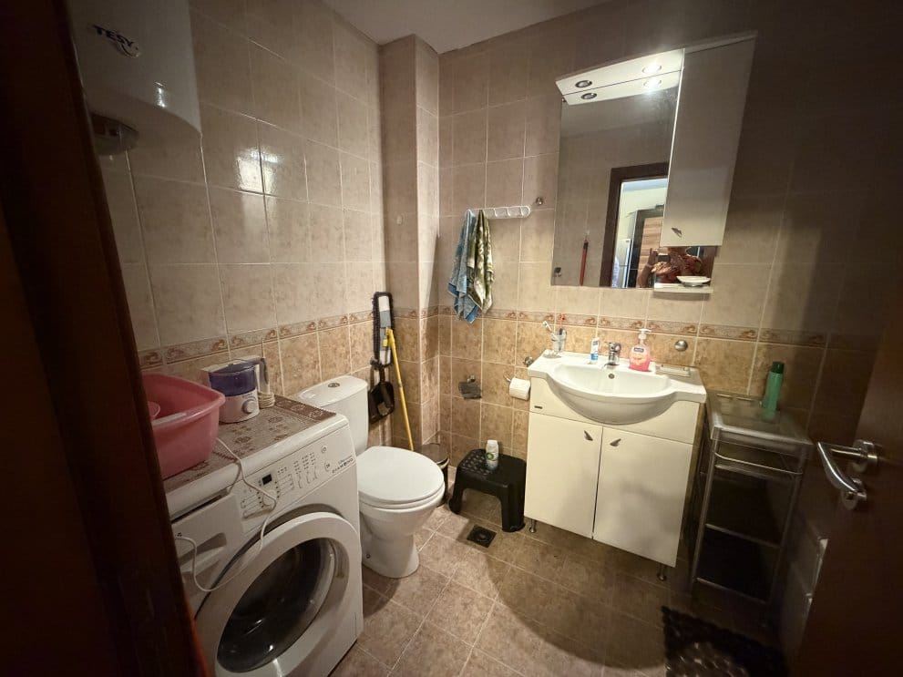 Byt s jednou ložnicí v moderním komplexu s vybavením v Ravdě