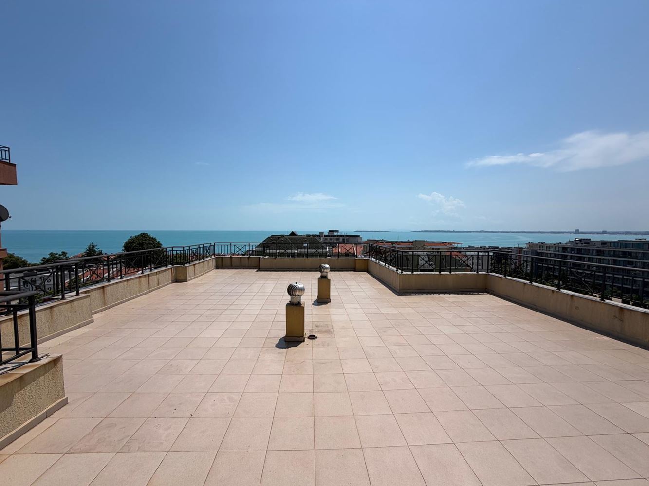 Prostorný apartmán se dvěma ložnicemi a panoramatickým výhledem na moře v Sveti Vlas