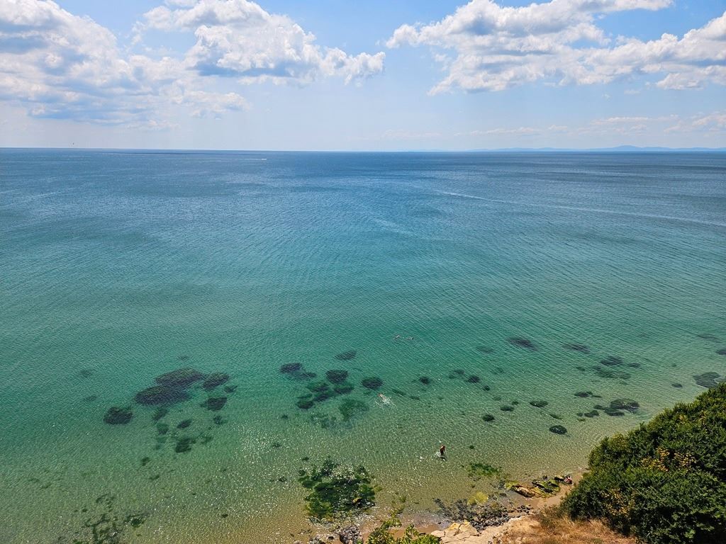 Luxusní panoramatický apartmán na první linii u moře se dvěma ložnicemi a obrovskou terasou