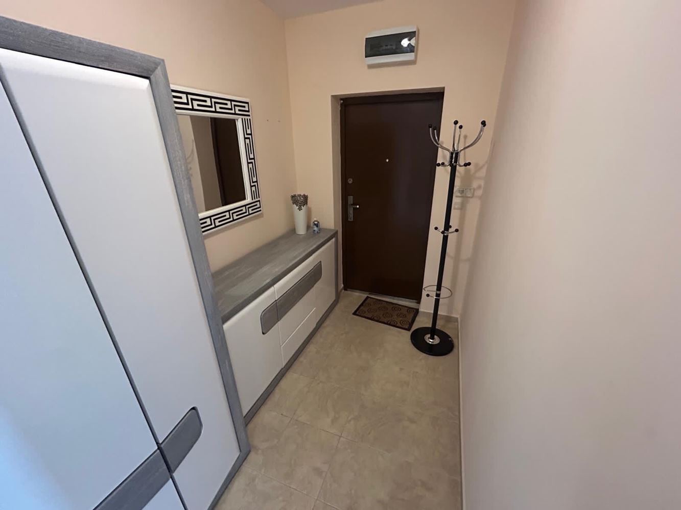 Prostorný apartmán se dvěma ložnicemi a vlastním dvorem v Nesebaru – komfort, klid a výborně udržovaný areál