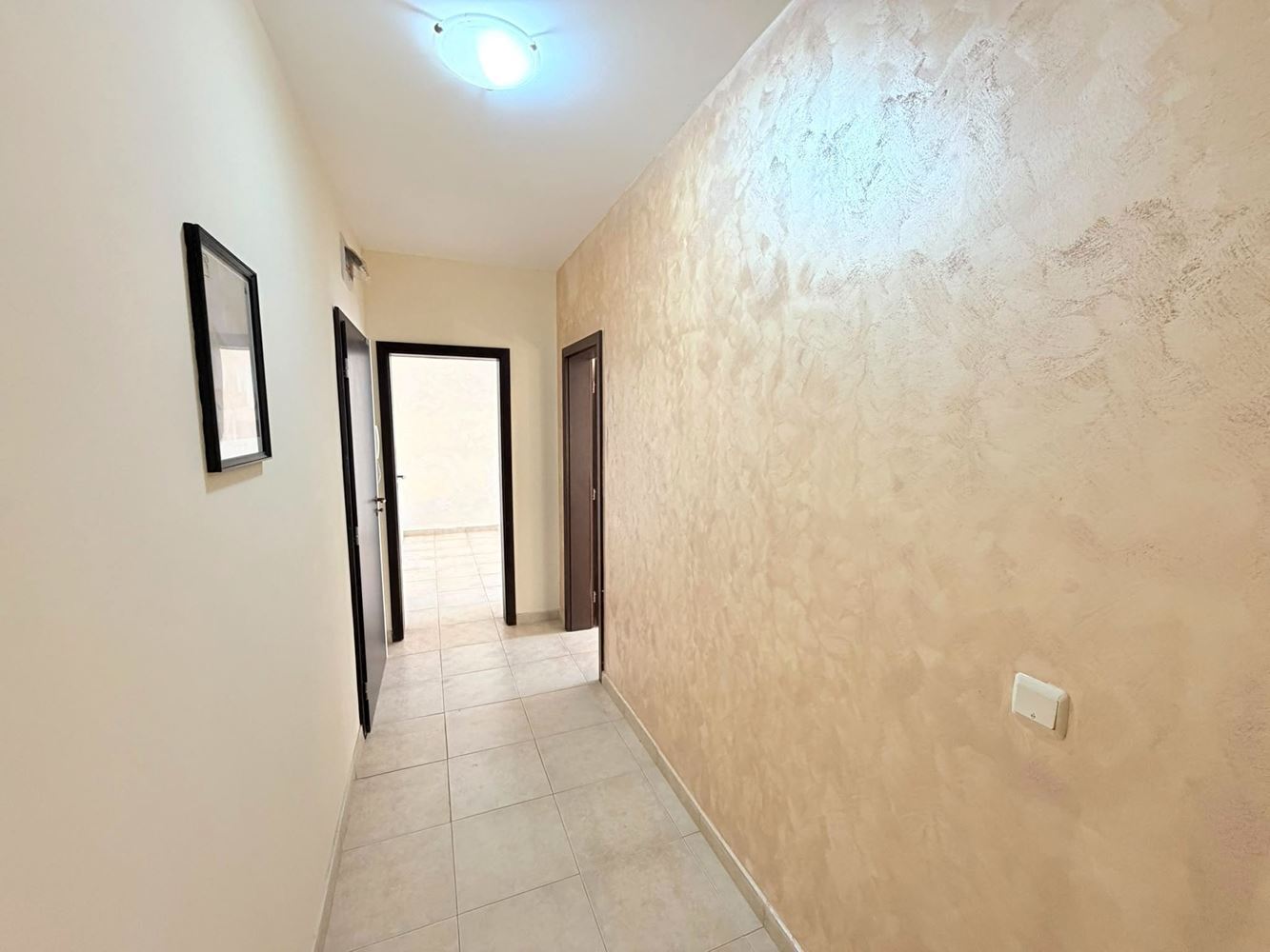 Apartmán se dvěma ložnicemi v Slunečném pobřeží bez poplatku za údržbu – výborná lokalita, atraktivní investice