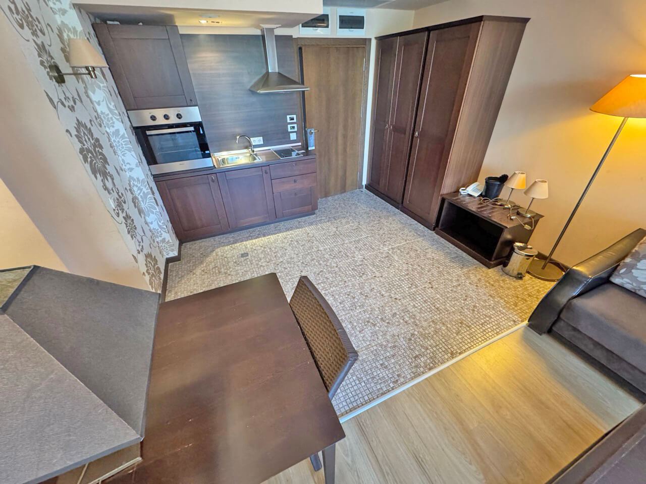 Exkluzivní apartmán s jednou ložnicí v pětihvězdičkovém komplexu 100 m od moře v Slunečném pobřeží