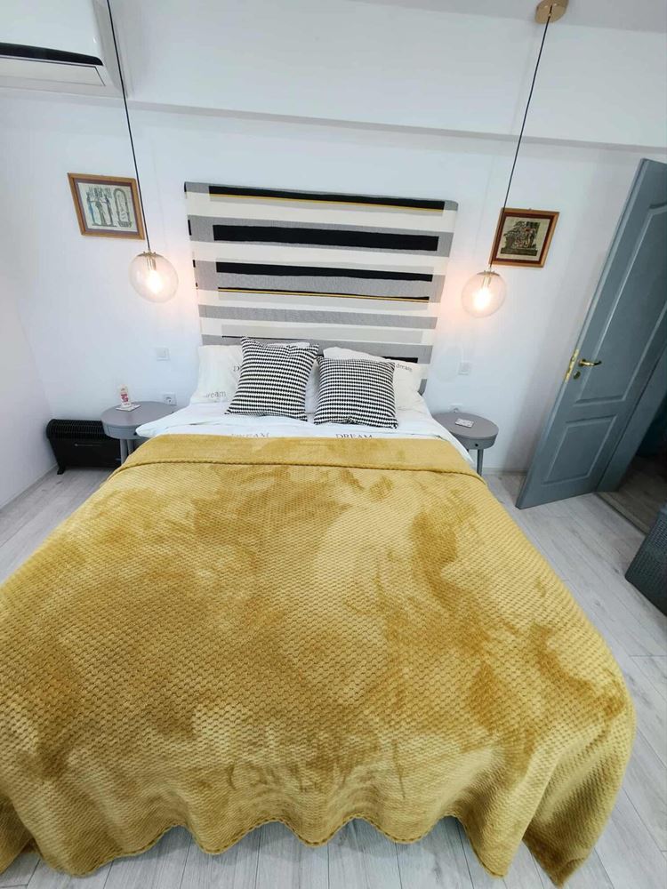 Apartmán se dvěma ložnicemi s výhledem na bazén ve Sveti Vlas – komfort, styl a skvělá lokalita