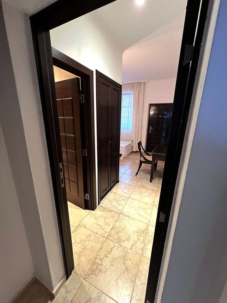 Jedinečný apartmán se dvěma ložnicemi, panoramatickým výhledem na moře a bazén, v první linii u moře v Obzoru