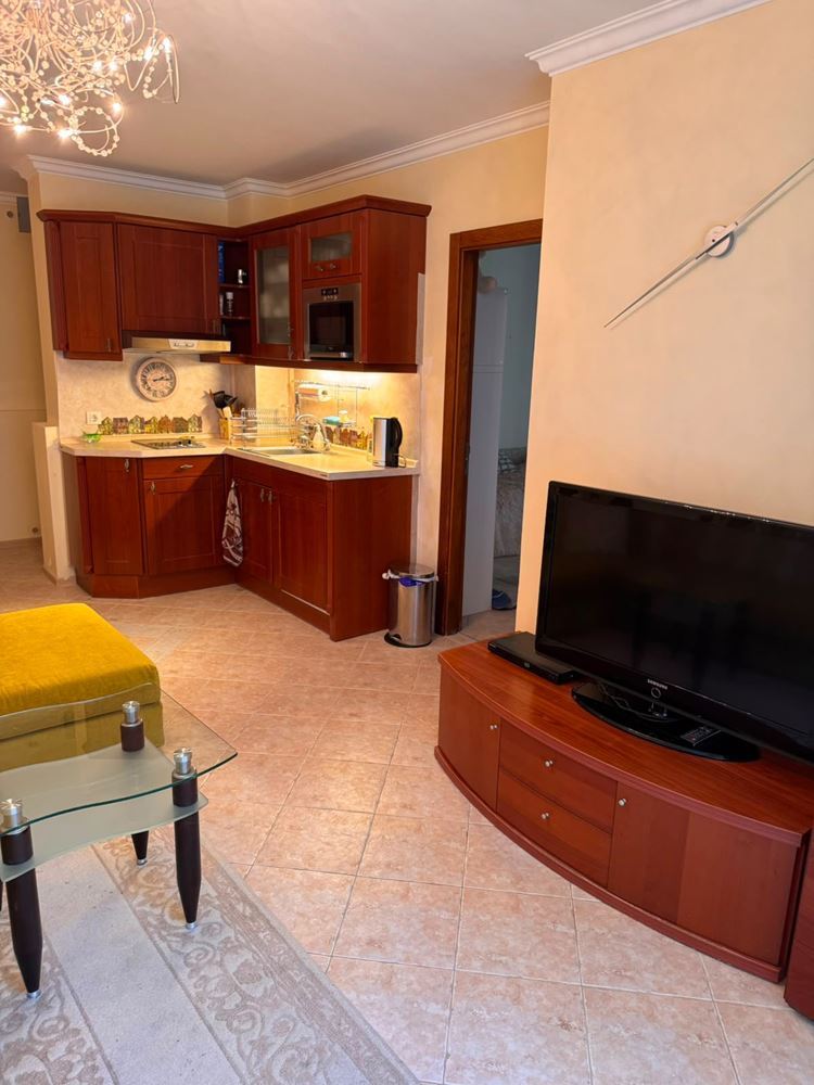 Apartmán se dvěma ložnicemi a výhledem na moře mezi borovicemi – luxus a klid přímo u moře v Sozopolu