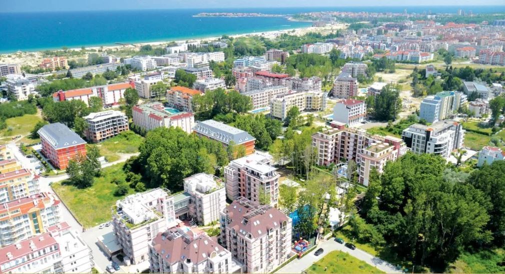 Světlé a útulné studio s výhledem na krásný vnitřní areál – komfort a klid v moderním komplexu