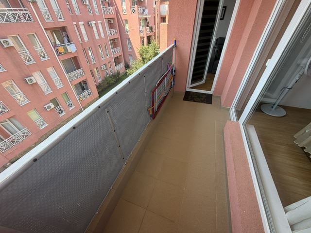 Zcela nový byt s jednou ložnicí a výhledem na bazén v oblasti Sunny Beach – kolaudace a vynikající infrastruktura