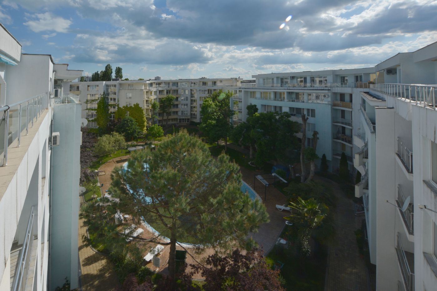 Apartmán s jednou ložnicí 100 metrů od pláže na Slunečném pobřeží – top lokalita a skvělá investice