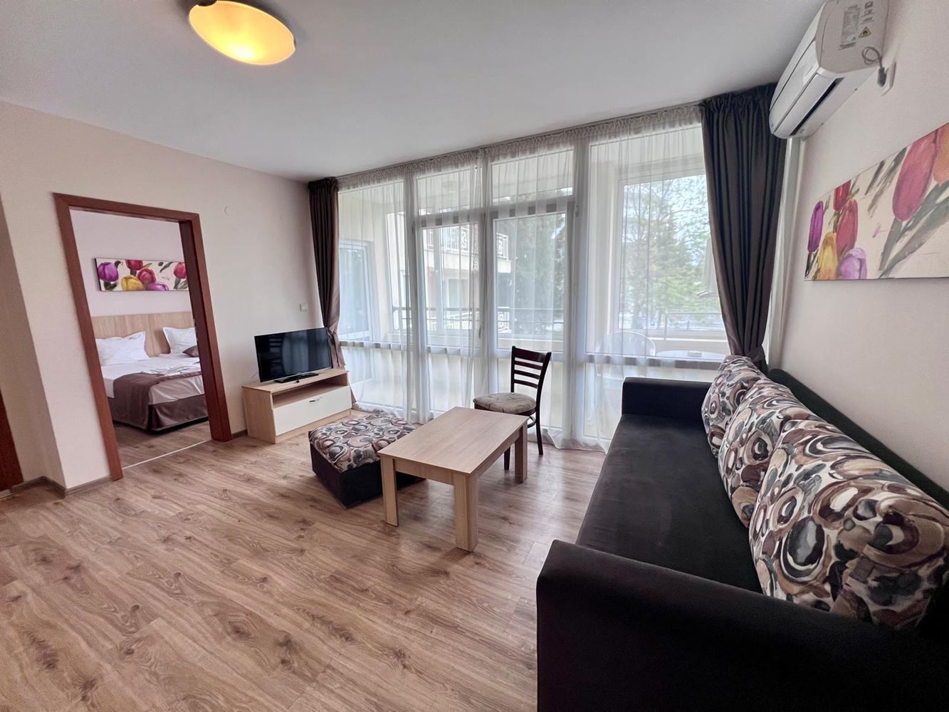 Dvoupokojový apartmán 300 metrů od moře na Slunečném pobřeží – skvělá investice s vysokým potenciálem