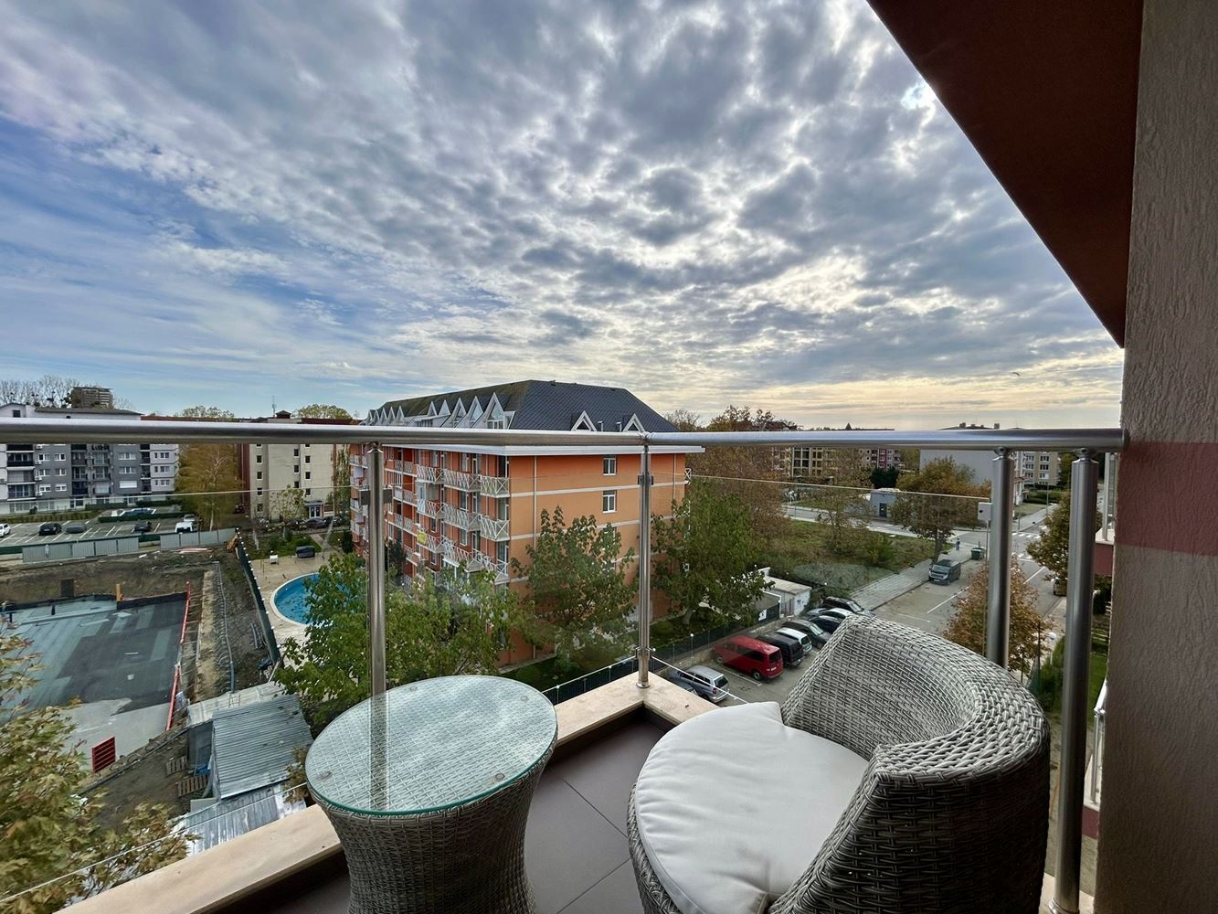 Moderní studio v prestižním komplexu na Slunečném pobřeží – ideální pro investici i komfortní bydlení