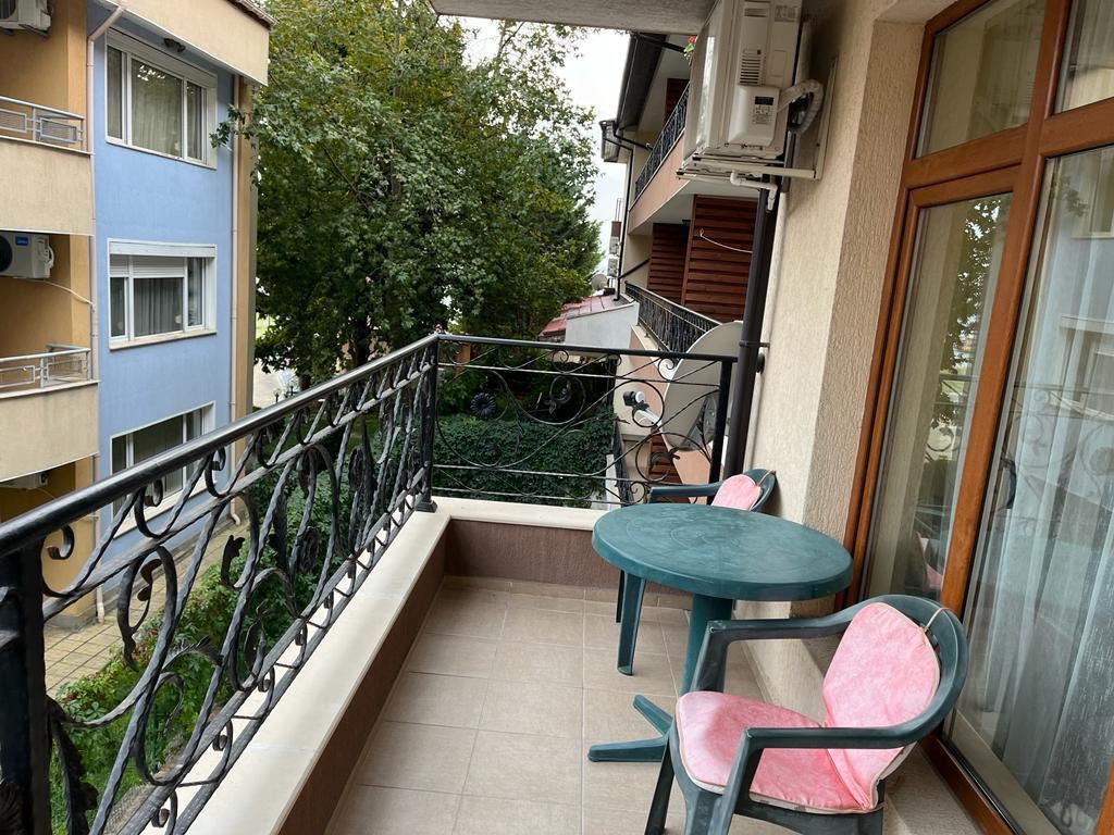 Prostorný apartmán s jednou ložnicí na první linii v malebné Ravdě