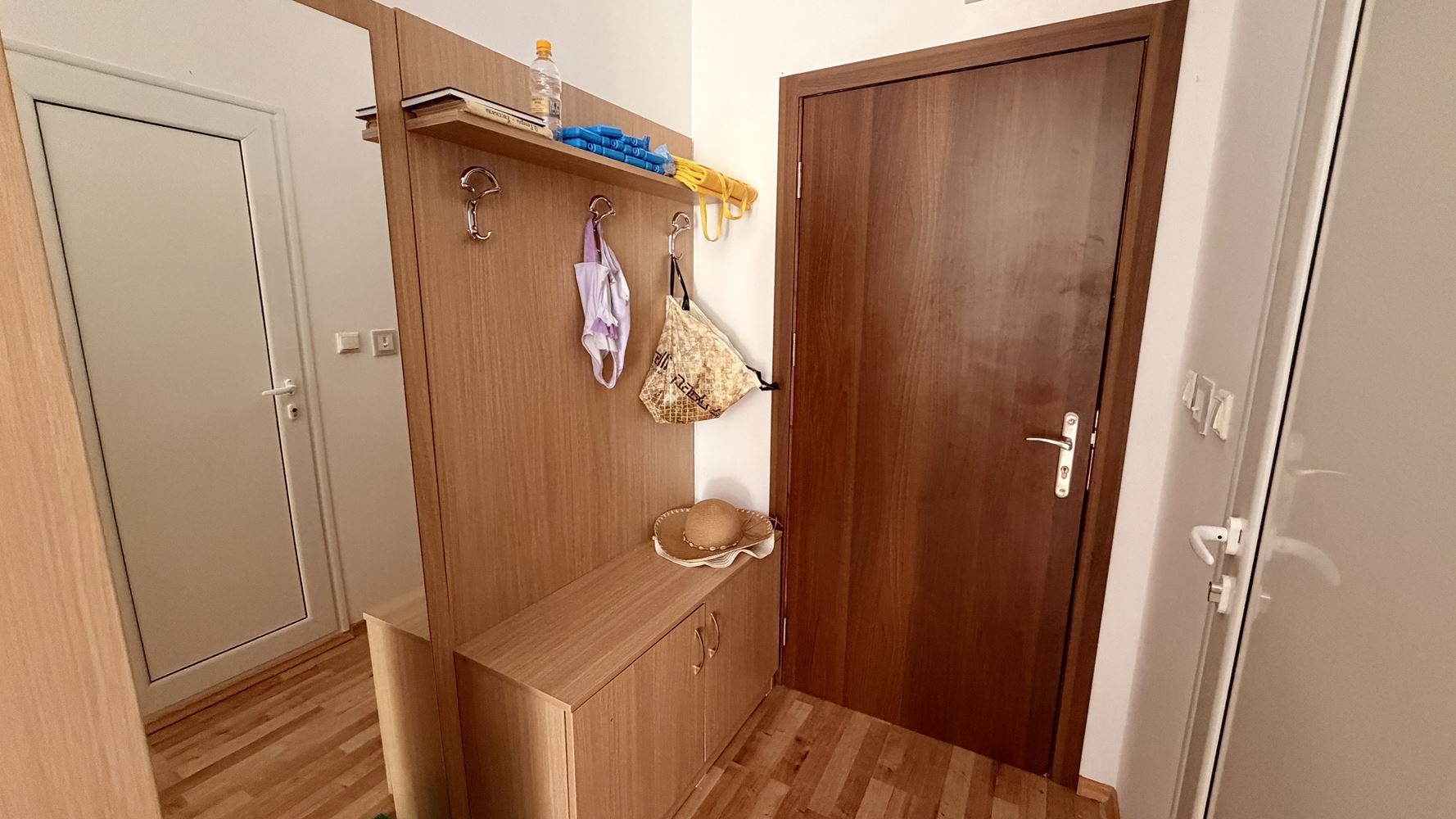 Útulný byt s jednou ložnicí a výhledem na bazén v klidné části Slunečného pobřeží