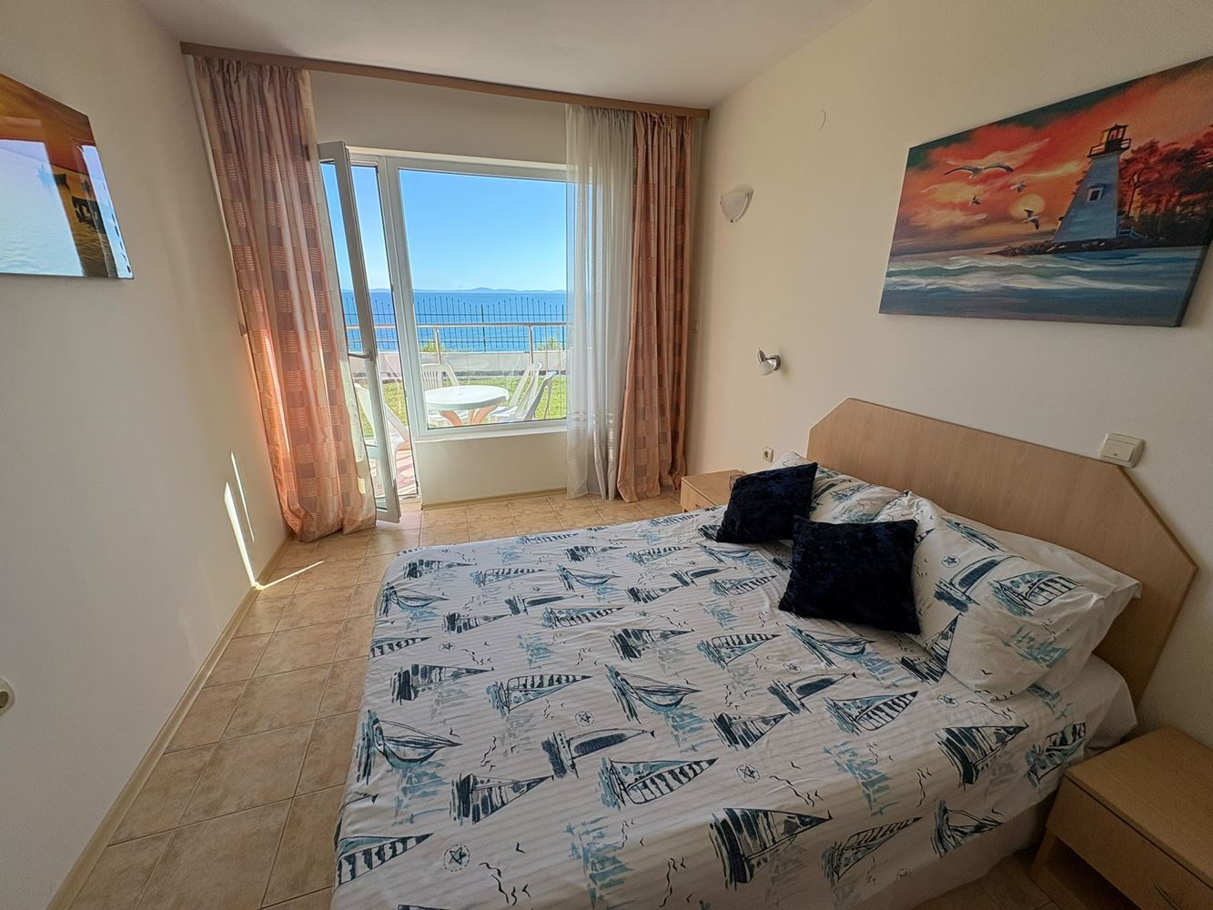 První linie v Sveti Vlas – prostorný apartmán s jednou ložnicí a výhledem na moře