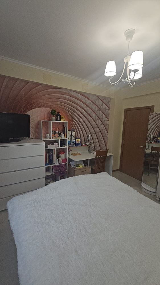 Třípokojový apartmán v uzavřeném komplexu ve Sveti Vlas – pouhých 300 m od pláže