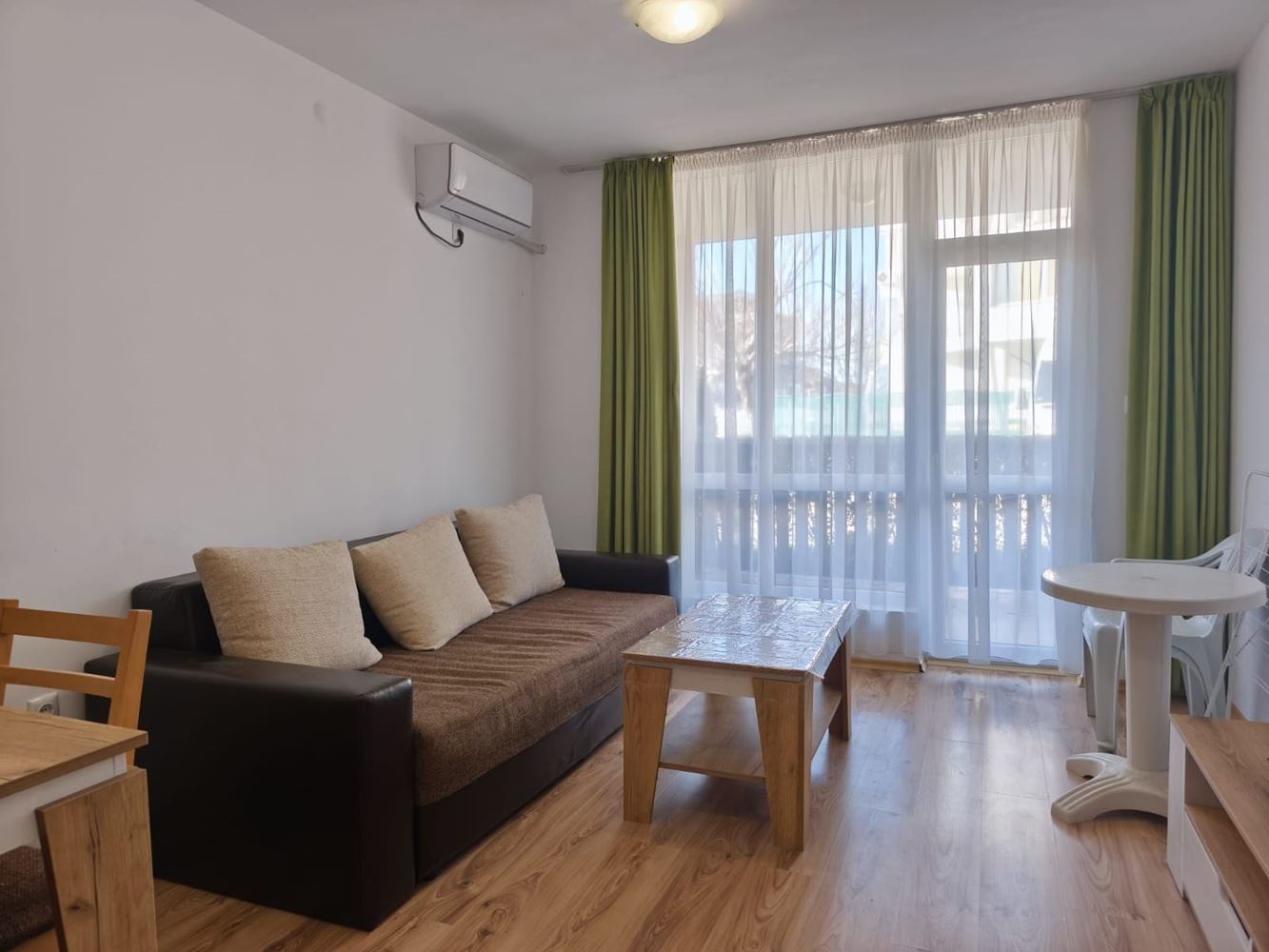 Prostorný apartmán s jednou ložnicí v Aheloy – připravený k nastěhování, jen pár kroků od moře