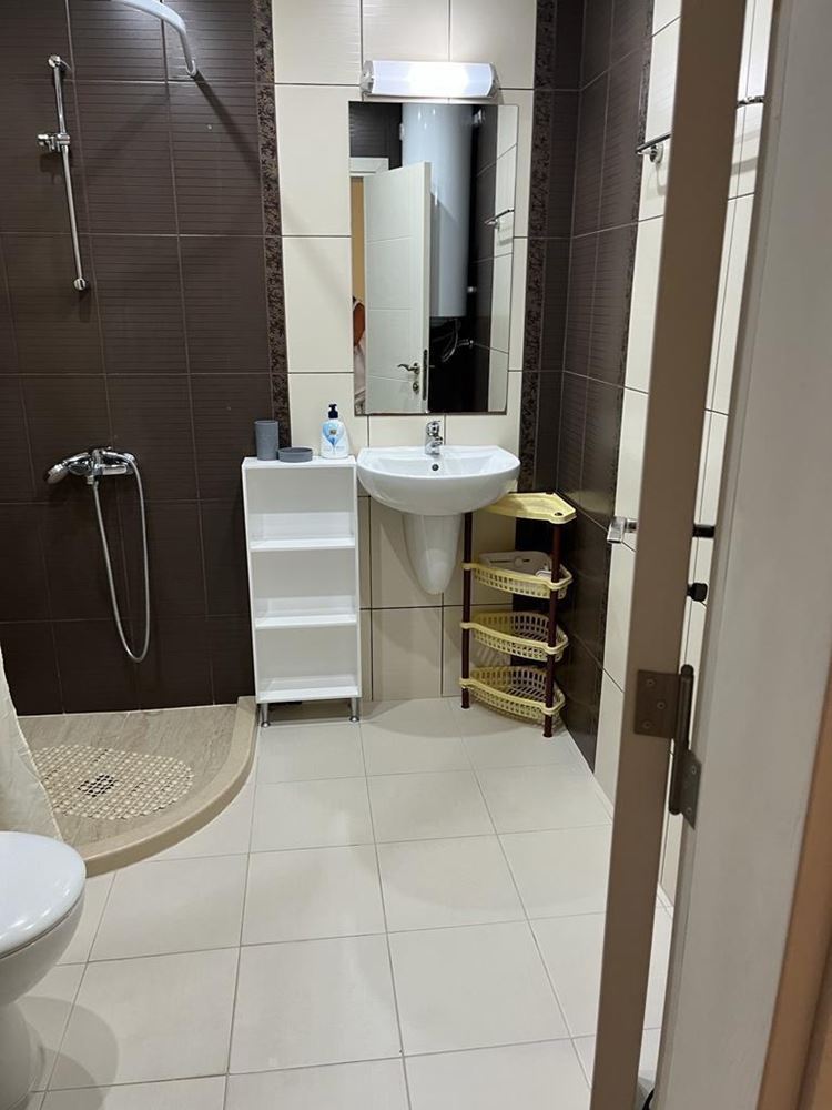 Prostorný apartmán s jednou ložnicí na první linii v malebné Ravdě