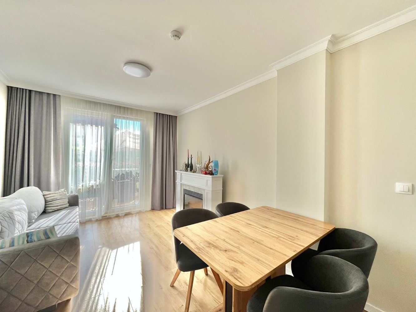 Dvouúrovňový apartmán se dvěma ložnicemi v centru Ravdy – luxus, komfort a vynikající poloha u moře