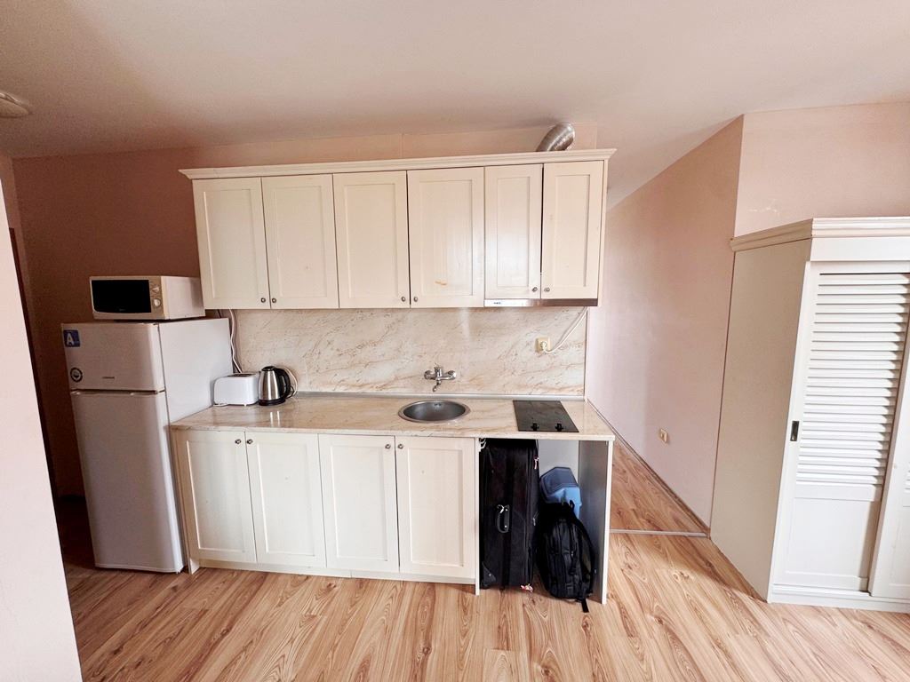 Dvoupokojový apartmán s výhledem na bazén v prestižním komplexu ve Slunečném pobřeží