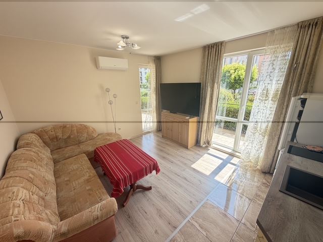 Útulný apartmán s jednou ložnicí a obrovskou terasou v Ravdě – váš osobní prostor u moře