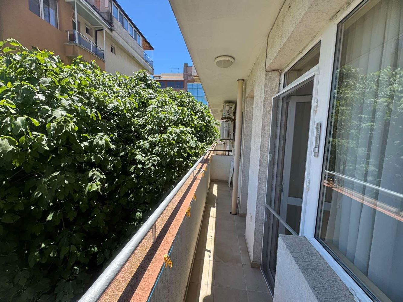 Apartmán s jednou ložnicí ve Starém městě Pomorie – kompletně zařízený, v obytné budově a připravený k nastěhování