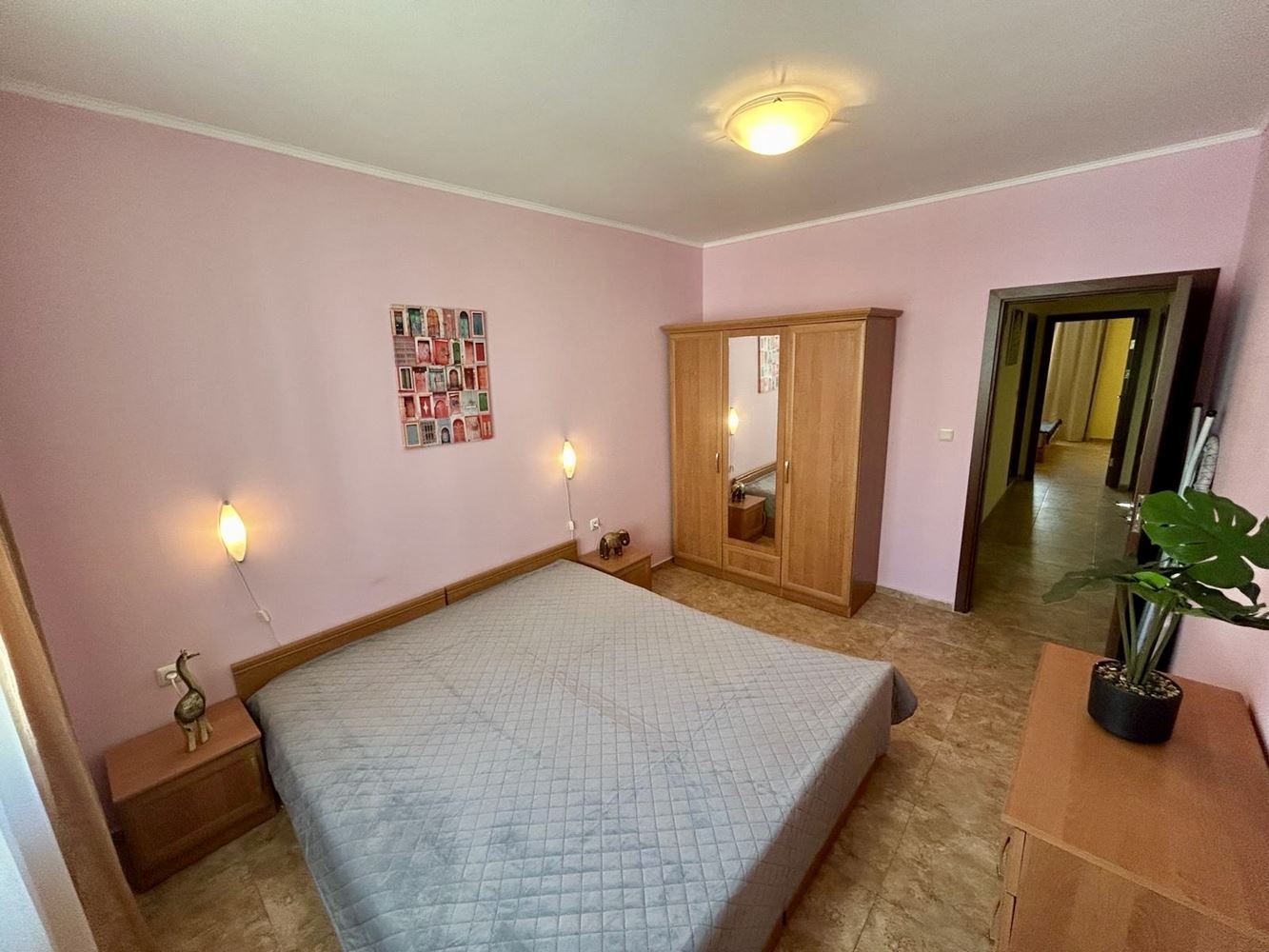 Prostorný apartmán se dvěma ložnicemi a výhledem na bazén v Nesebaru