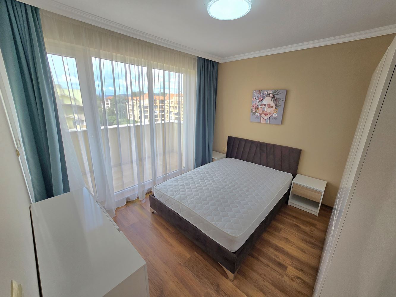 Apartmán s jednou ložnicí ve Slunečném pobřeží – nový luxusní interiér, panoramatický výhled a skvělá investice
