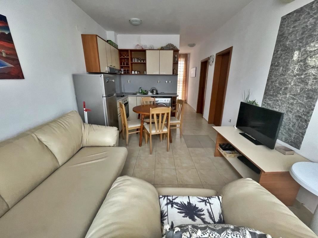 Plně zařízený třípokojový apartmán na Slunečném pobřeží – komfort, útulnost a bezpečná investice