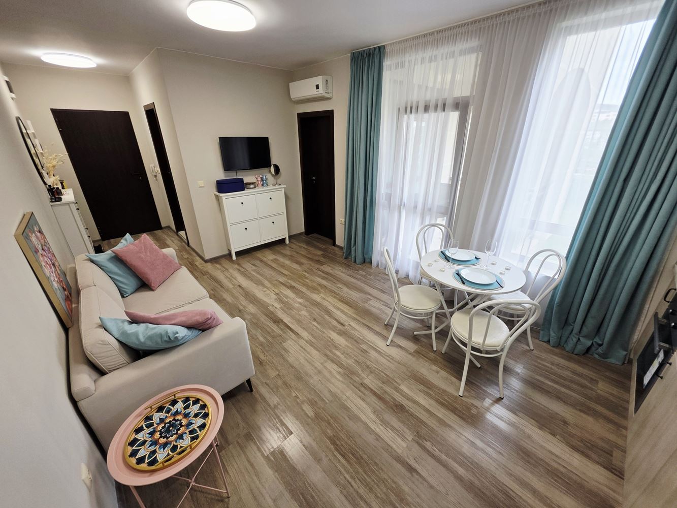 Mořský komfort s vlastní zahradou – byt s jednou ložnicí jen pár kroků od pláže ve Sveti Vlas