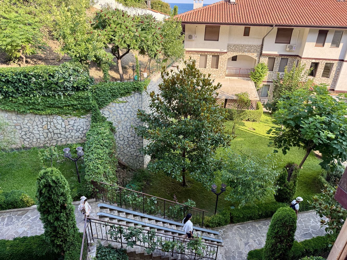 Apartmán v první linii ve Sveti Vlas – stylová nemovitost u pláže a jachetního přístavu „Marina Dinevi“