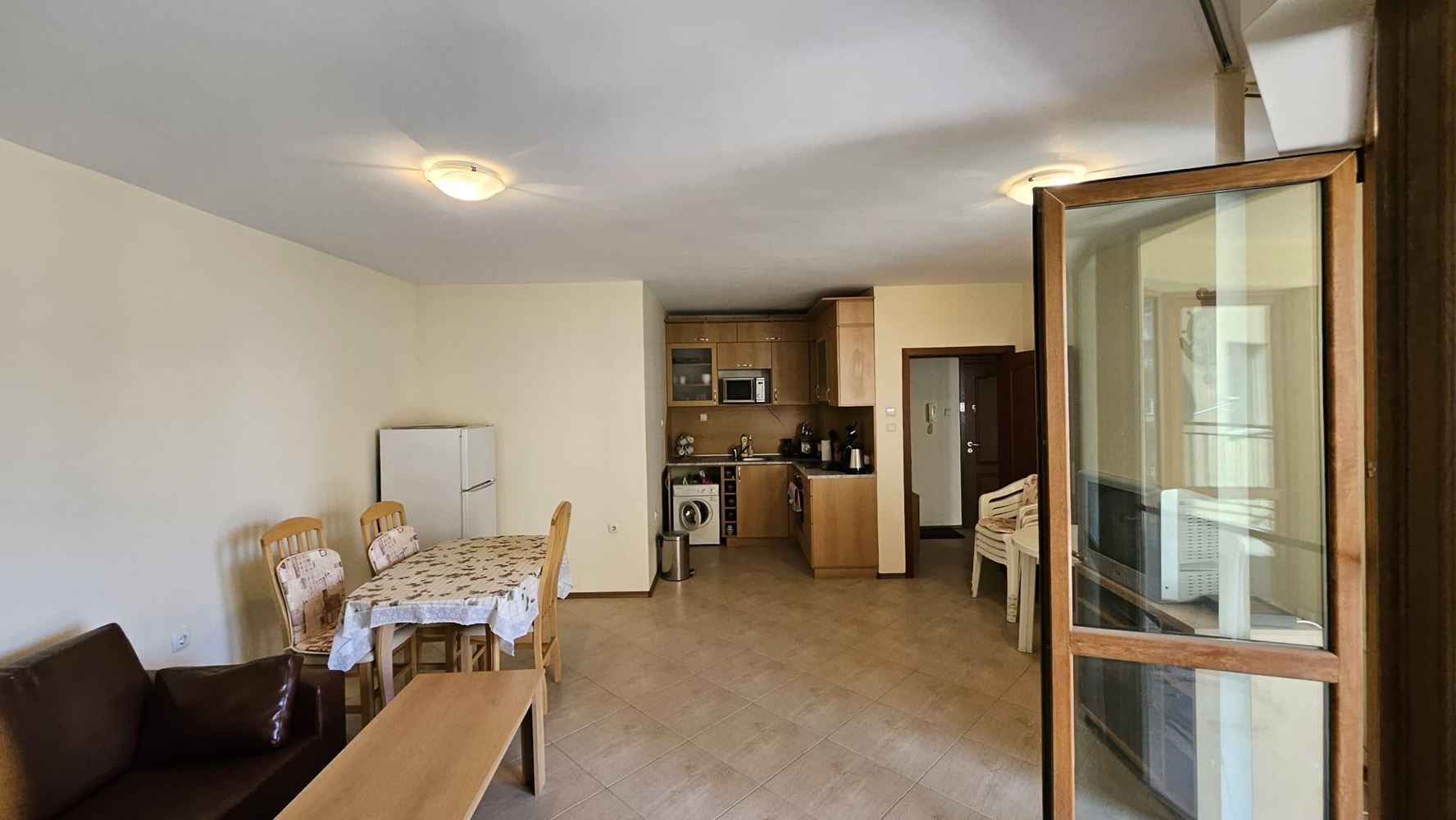 Apartmán se dvěma ložnicemi s vynikající plochou a nízkým poplatkem za údržbu ve Slunečném pobřeží