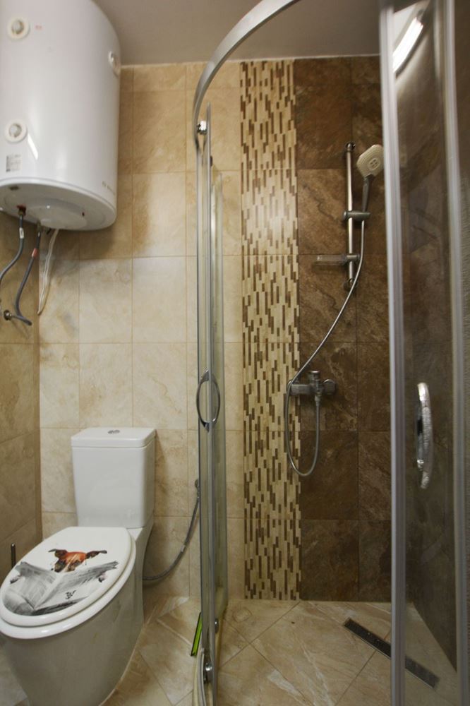 Luxusní třípokojový apartmán s výhledem na moře na první linii v Ravdě – 114 m², dvě terasy a maximální komfort
