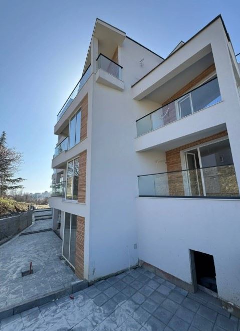 Prostorné studio s výhledem na moře v Sveti Vlas – připravené k dokončení podle vašich představ