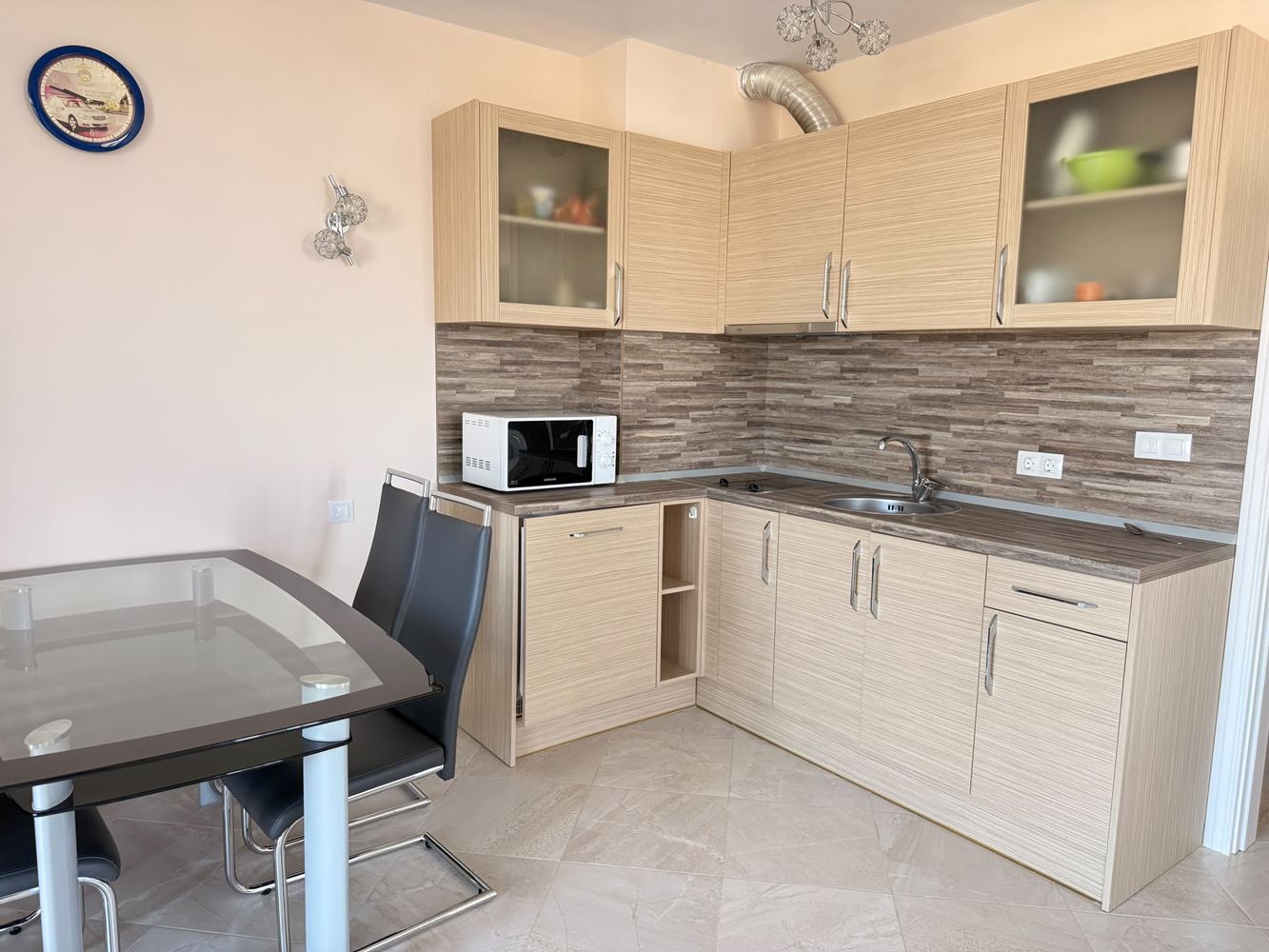 Apartmán v první linii u moře s výhledem na moře – plně zařízená nemovitost v komplexu ve středomořském stylu