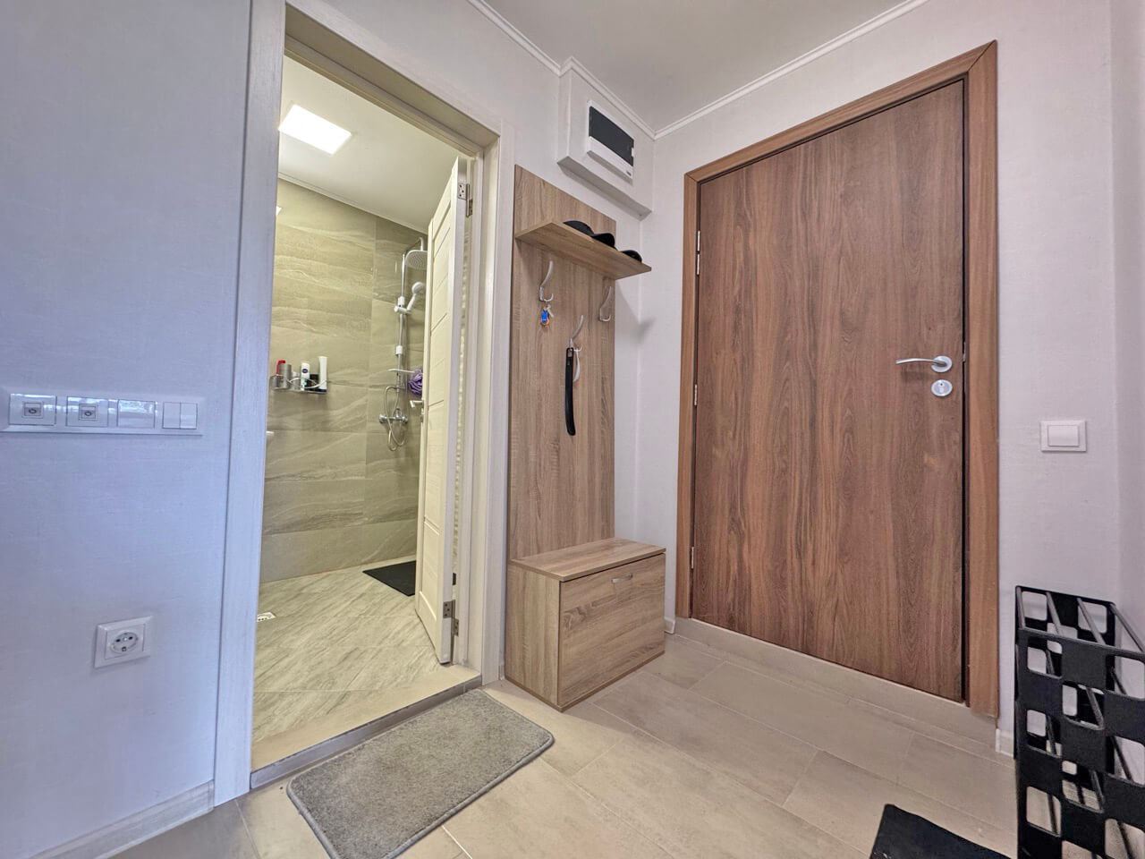 Zařízený apartmán s jednou ložnicí v novém komplexu v Aheloji – klid, zeleň a komfort u moře