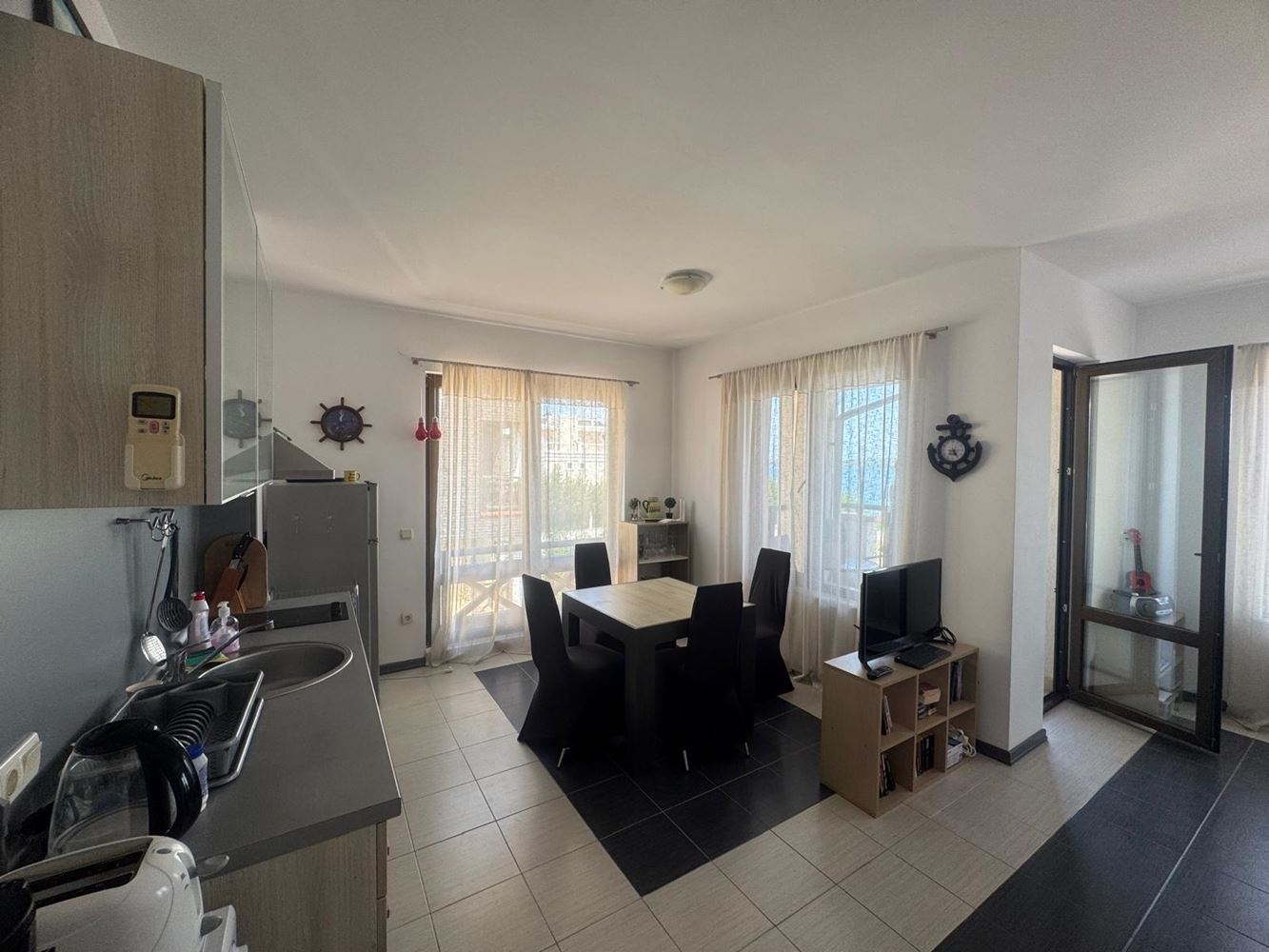 Vysněný domov u moře – apartmán se dvěma ložnicemi, skvělou polohou a širokou nabídkou vybavení