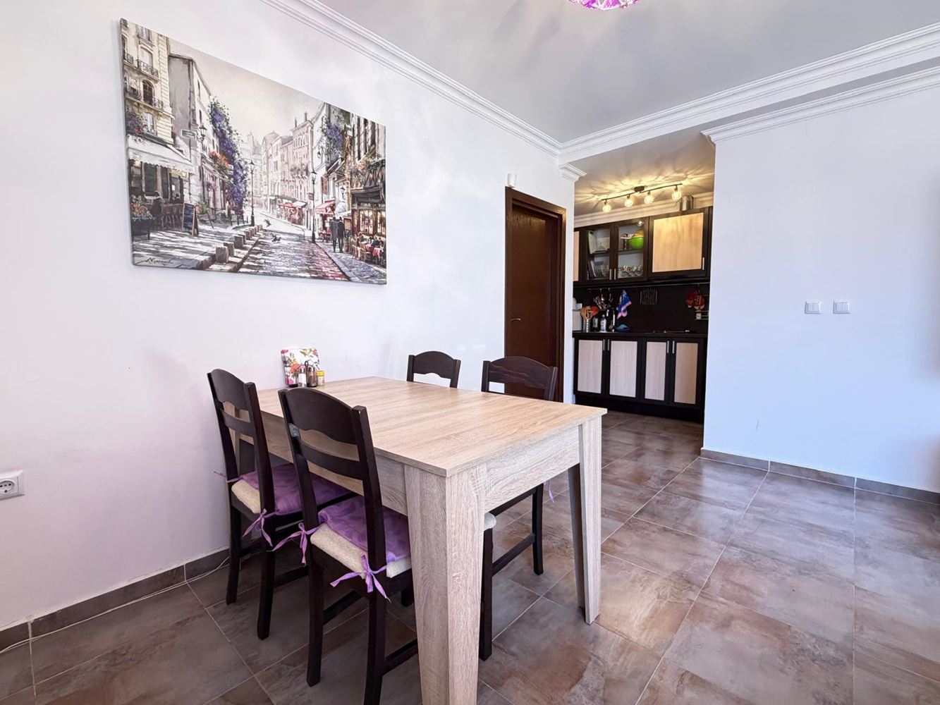 Komfortní dvoupokojový apartmán s přímým vstupem k bazénu – ideální pro bydlení i investici