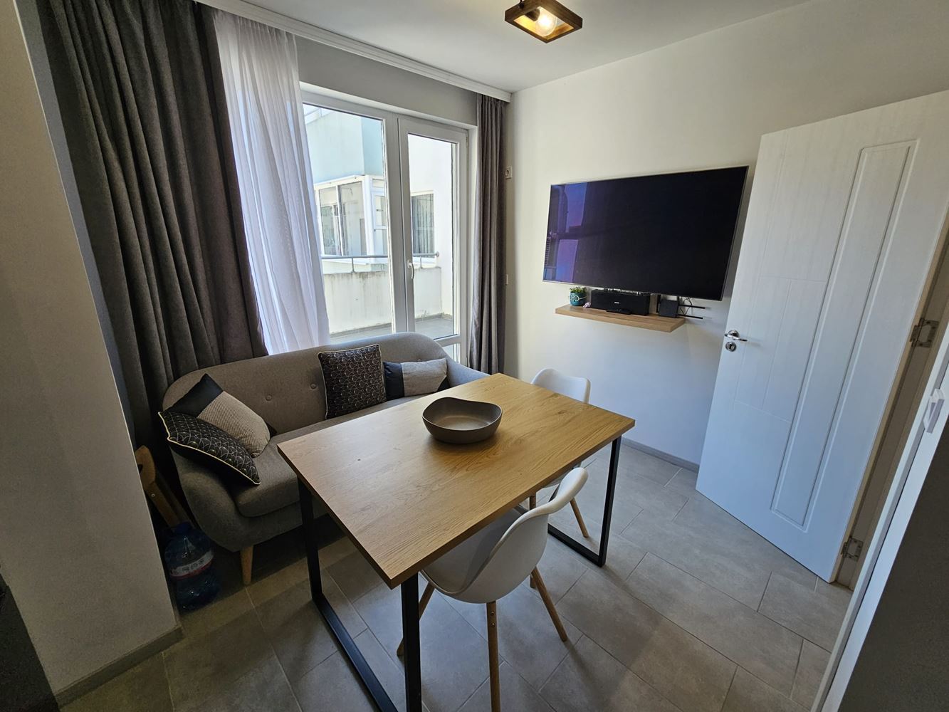 Prostorný a světlý byt se dvěma ložnicemi a dvěma velkými terasami v Meden Rudnik – ideální pro rodinu nebo investici