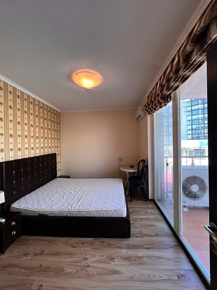 Prostorný dvoupokojový apartmán 50 metrů od pláže na Slunečném pobřeží – skvělá lokalita a komfort v uzavřeném komplexu