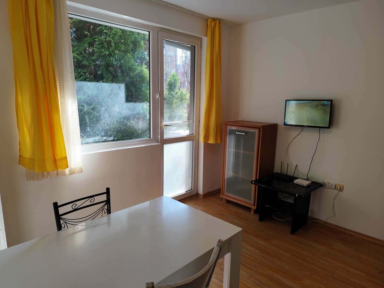 Zařízený dvoupokojový apartmán v centrální části Slunečného pobřeží – výborná lokalita a investiční potenciál