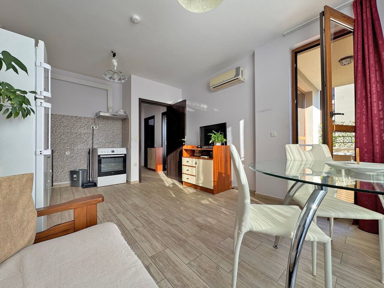 Apartmán se dvěma ložnicemi a výhledem do parku ve Slunečném pobřeží – pohodlí a vynikající vybavení