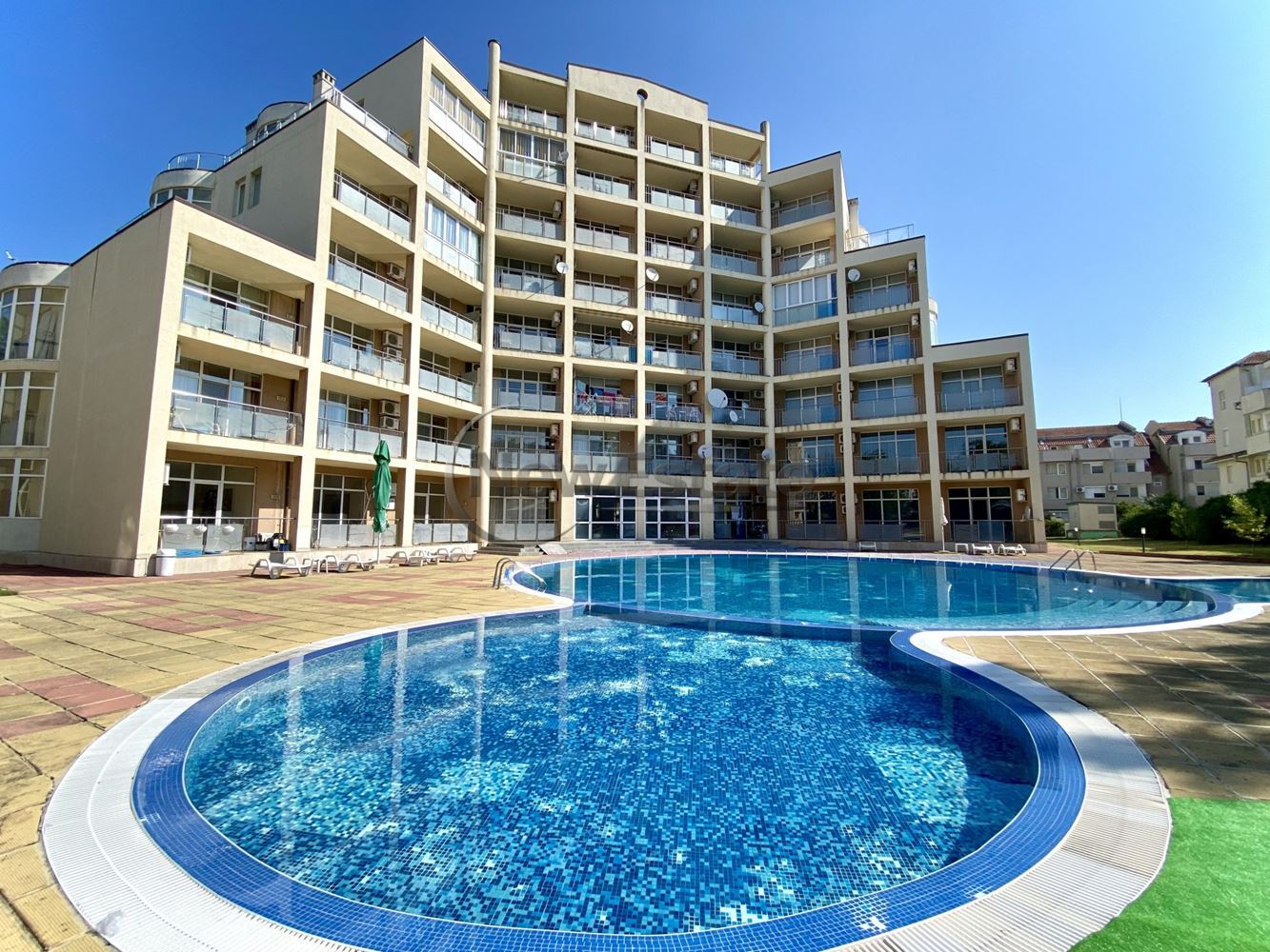 Slunečný Breg – Prostorné studio s výhledem na bazén, 300 m od pláže