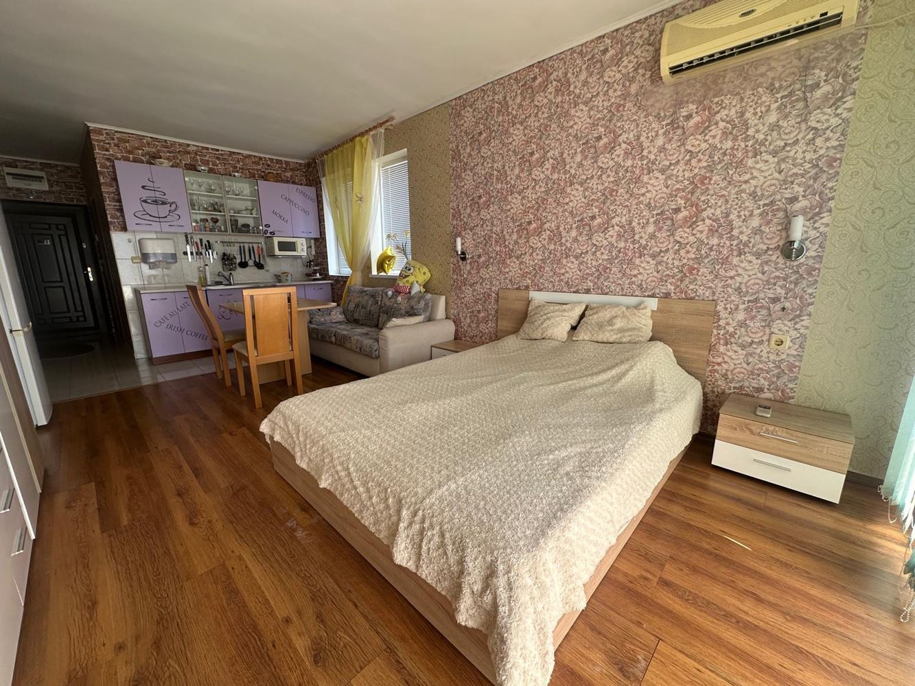 Slunečný Breg – Prostorné studio s výhledem na bazén, 300 m od pláže