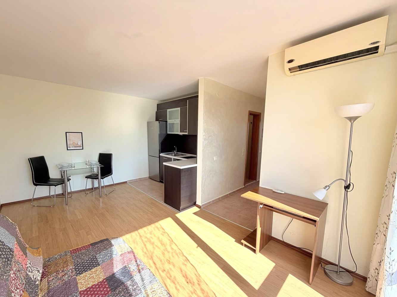 Světlý a teplý apartmán s jednou ložnicí u aquaparku v Sunny Beach – výborná investice k pronájmu